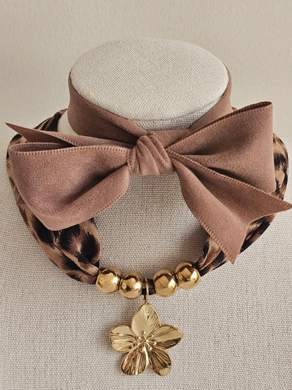Leopard flower necklace