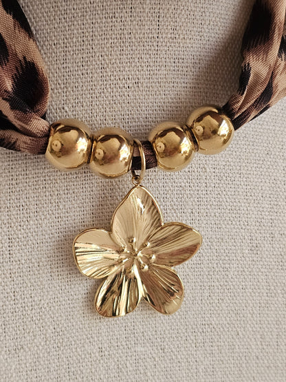 BERIL FLOWER NECKLACE