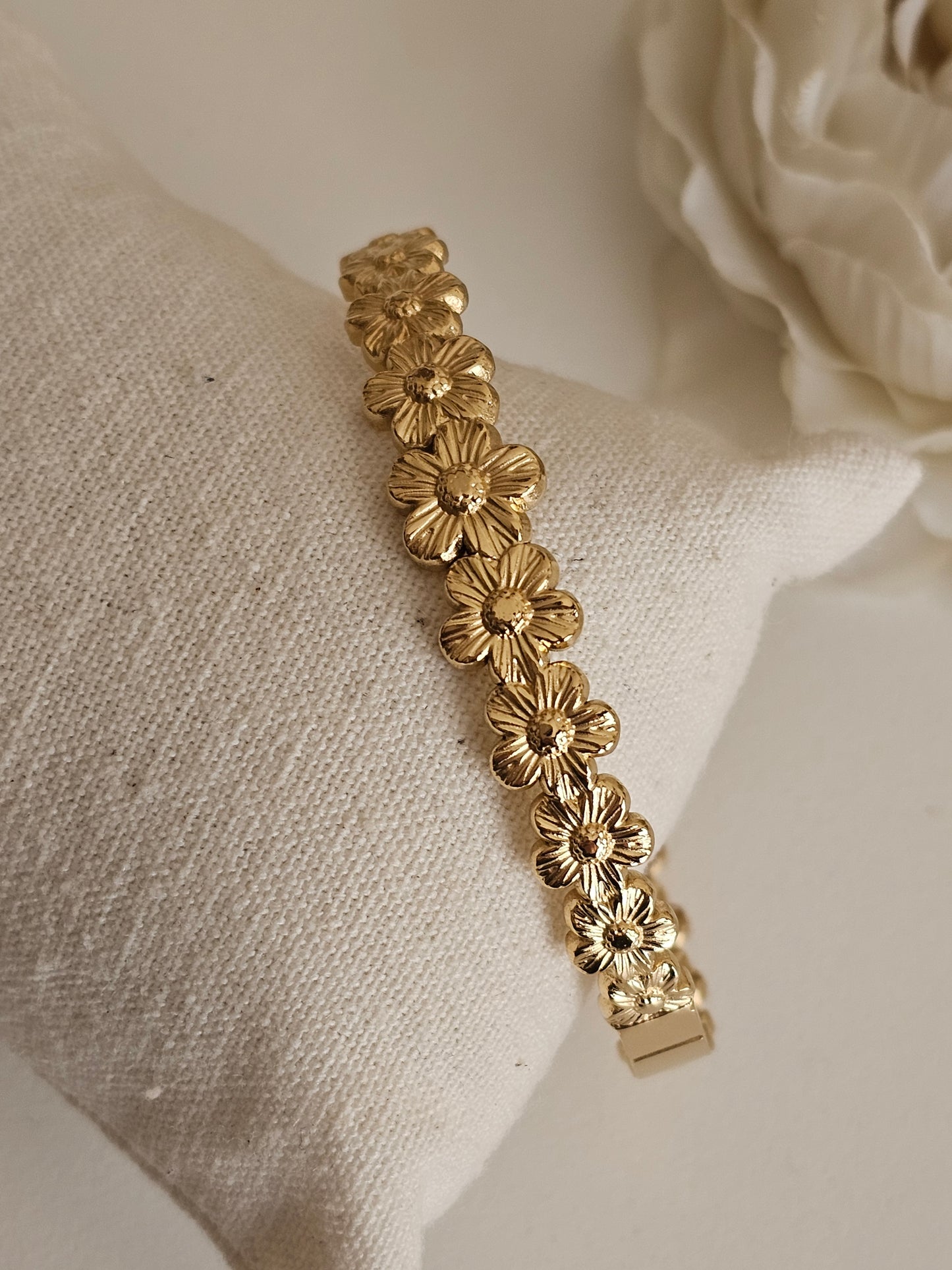 KERAN FLOWER BANGLE