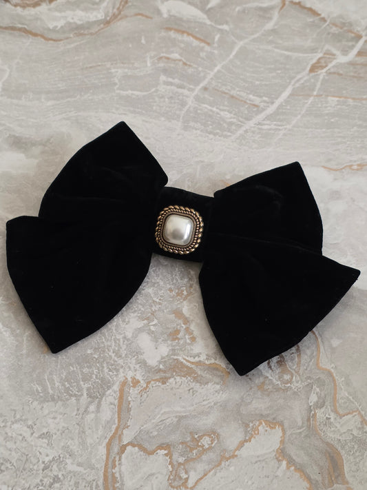 Classic back velvet pearl hair clip