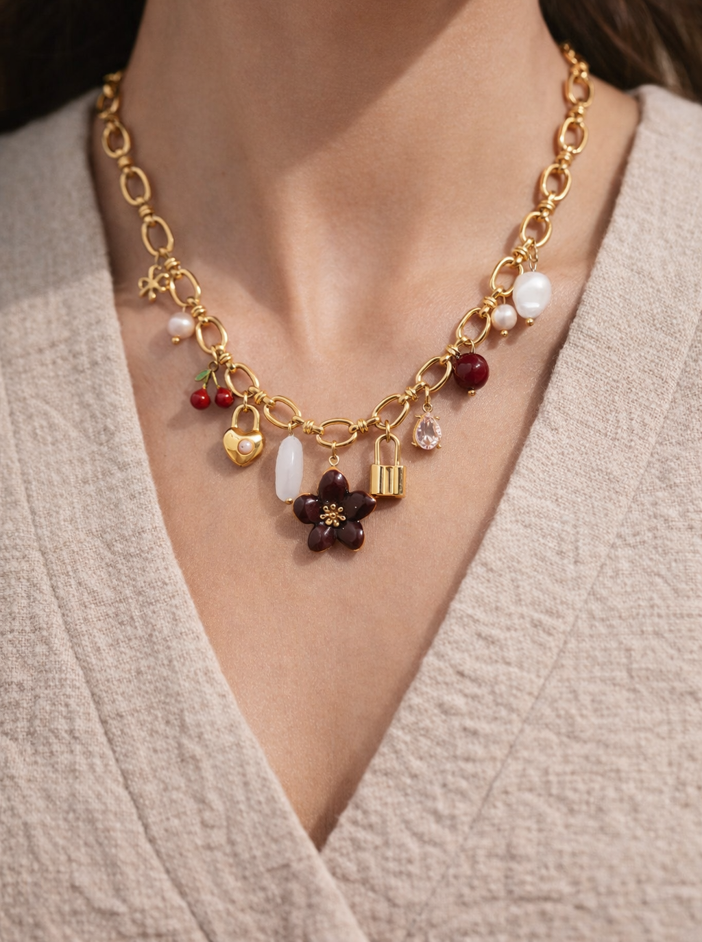 NESLI CHARM NECKLACE