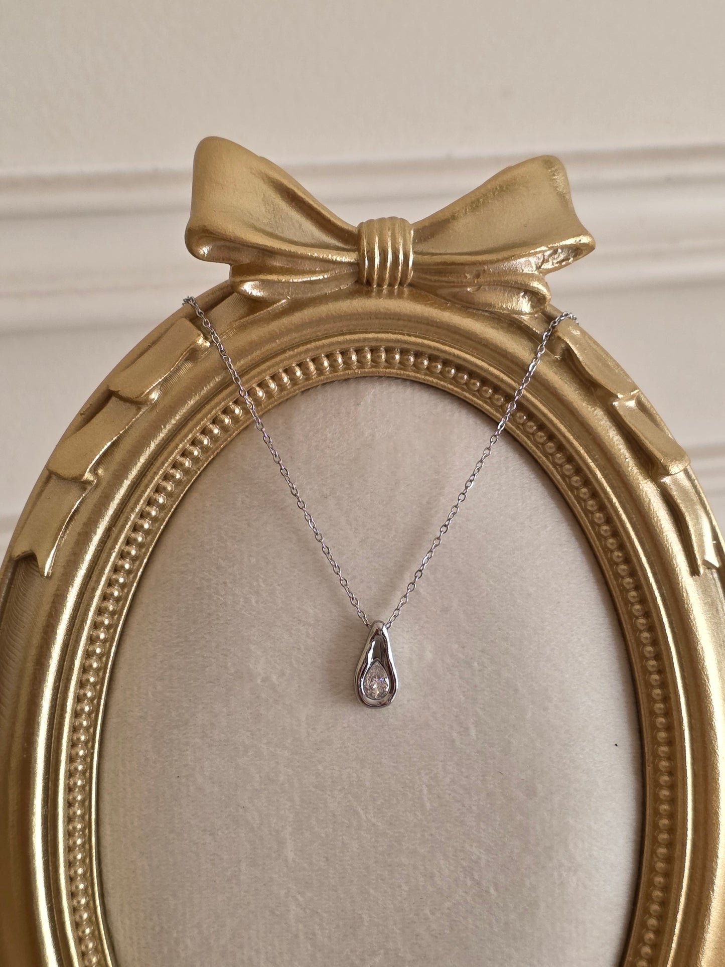 Silver teardrop necklace with crystal 