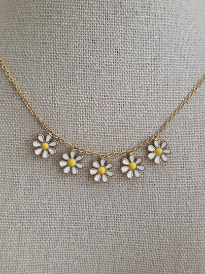 JALE DAISY FLOWER NECKLACE