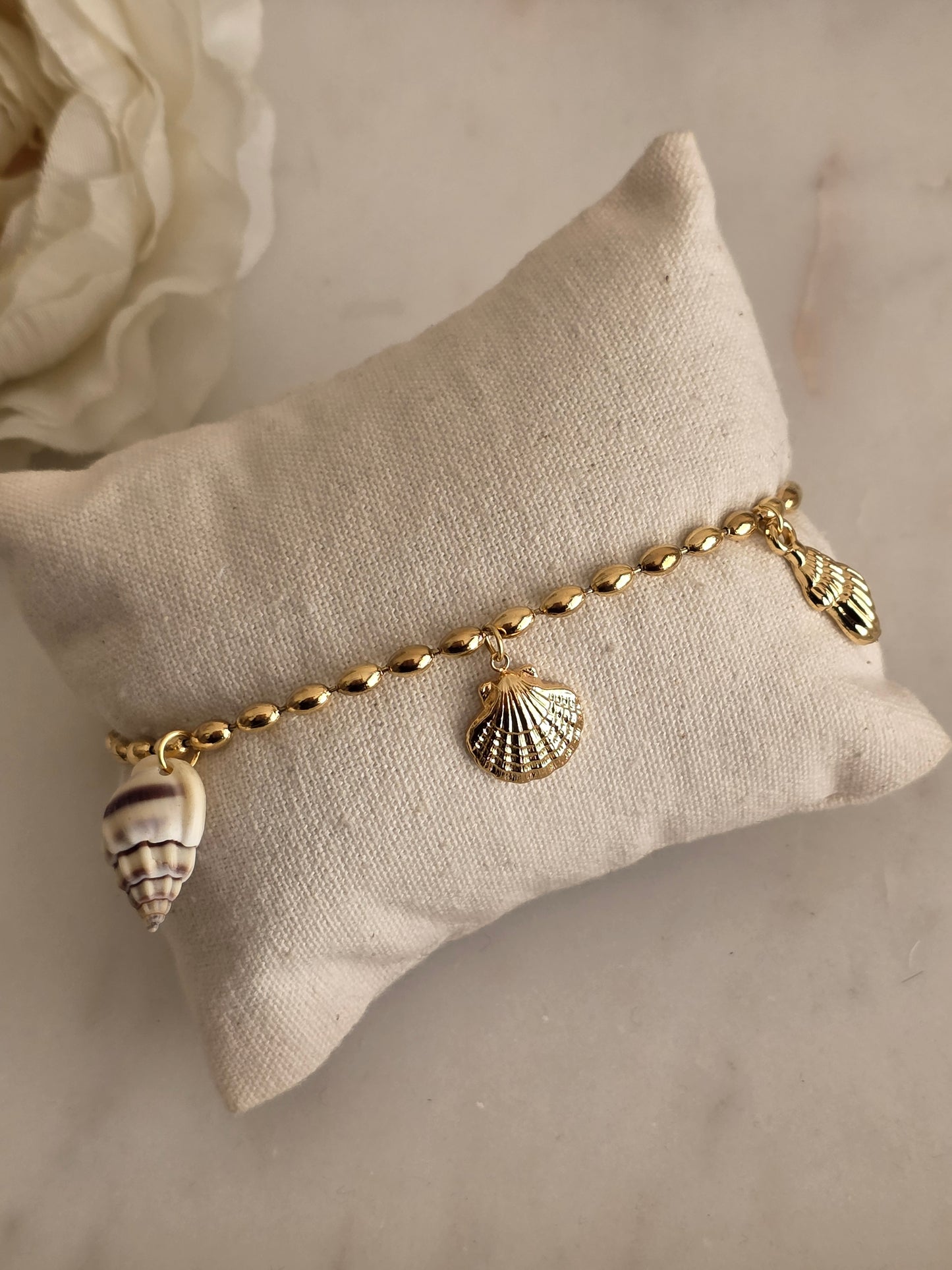 KENNA SHELL CHARM BRACELET