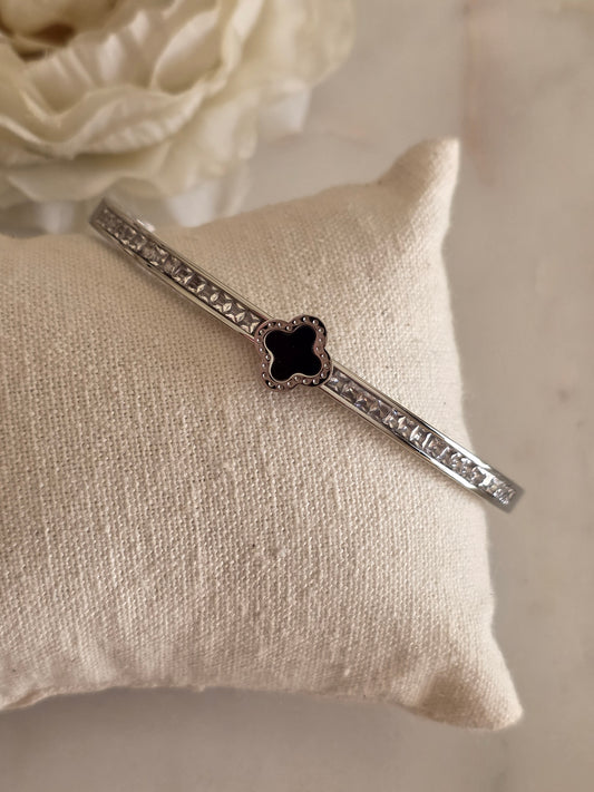 HELIN CLOVER BANGLE