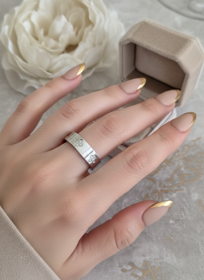 AMIRI CLOVER RING SILVER