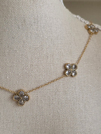 ARAY CLOVER NECKLACE