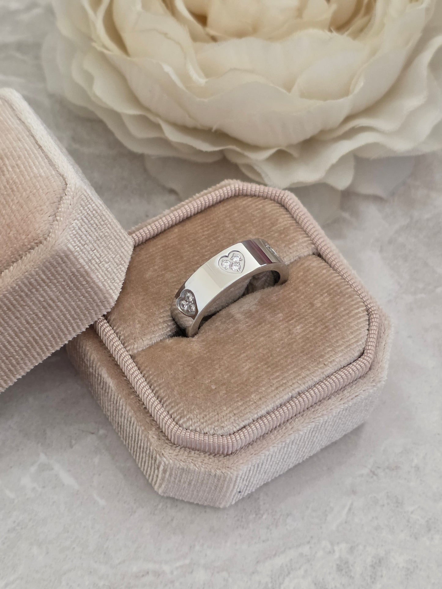 TEYRA HEART RING SILVER