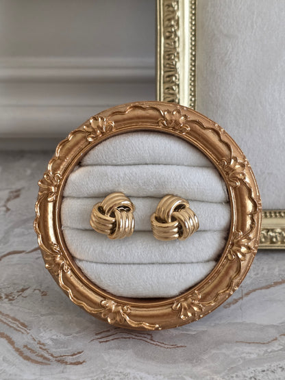 ZYNA KNOT EARRING