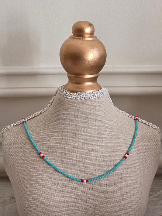 Blue bead necklace 