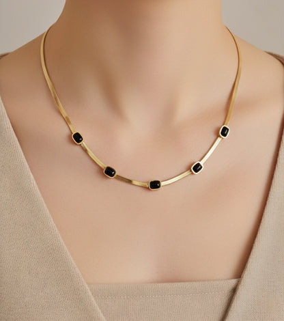 LILA NECKLACE