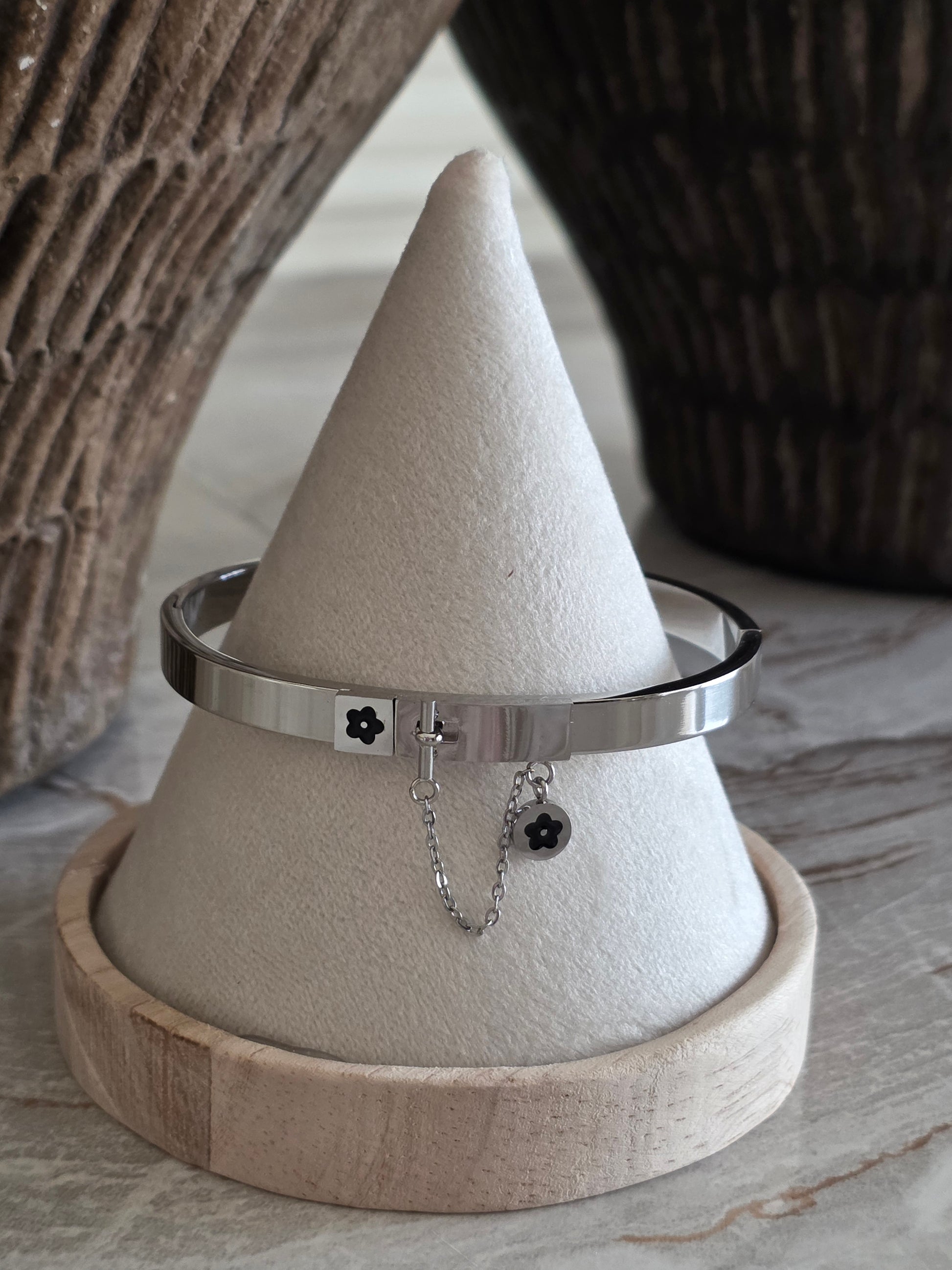 Silver clover bangle