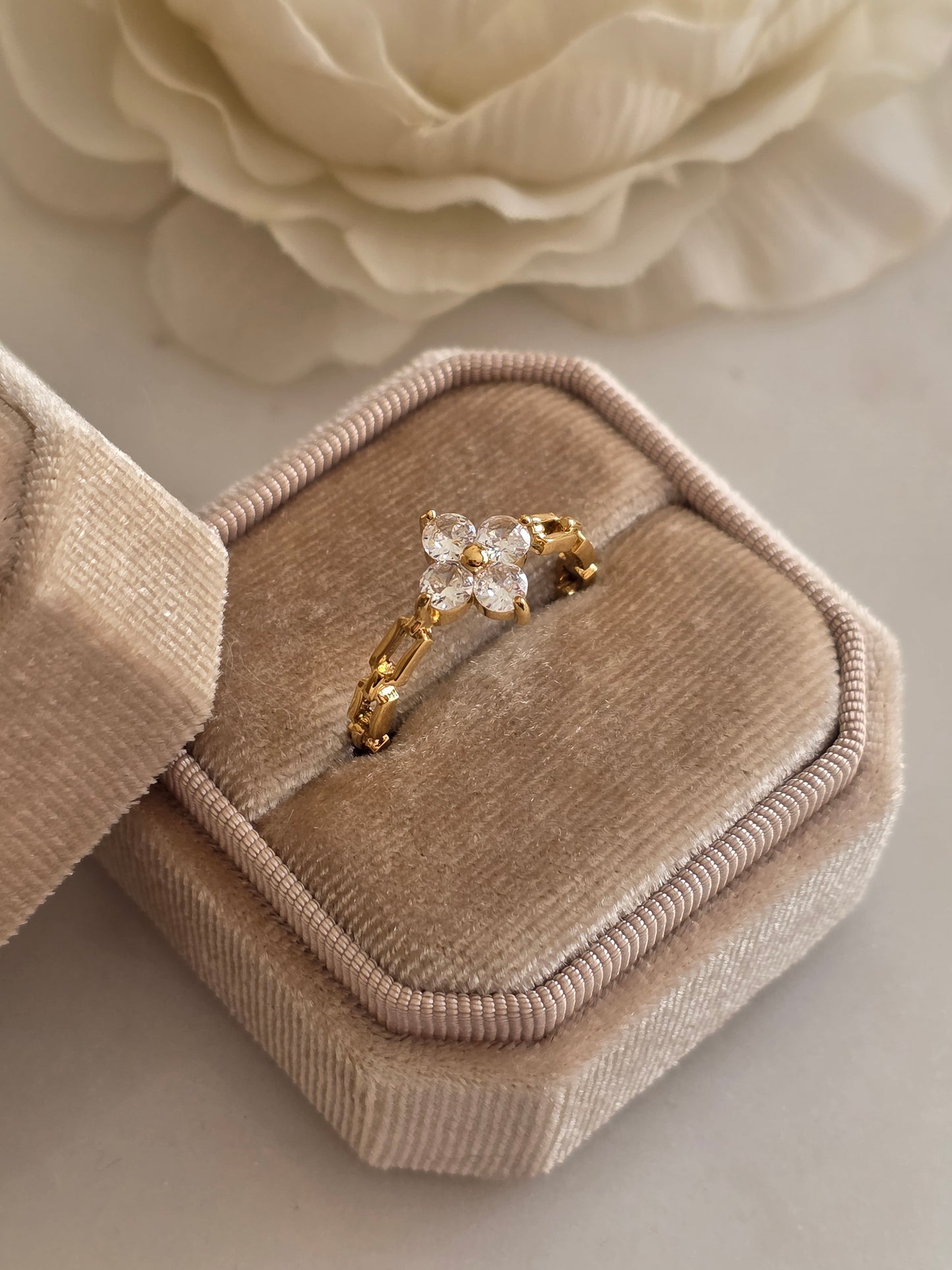 SARRA CLOVER RING