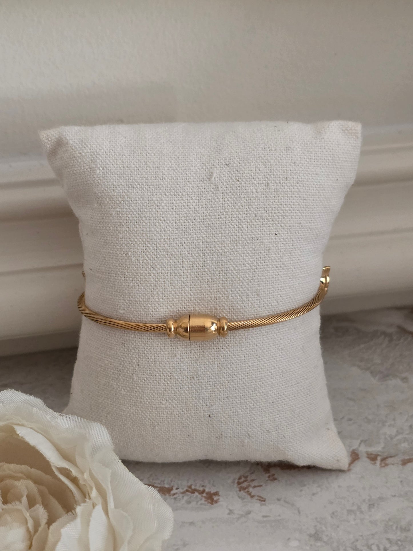 FERA BUTTERFLY BANGLE