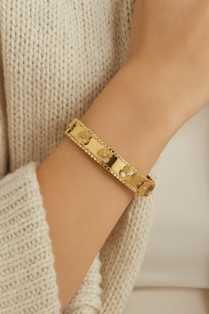 ELANUR FLOWER BANGLE