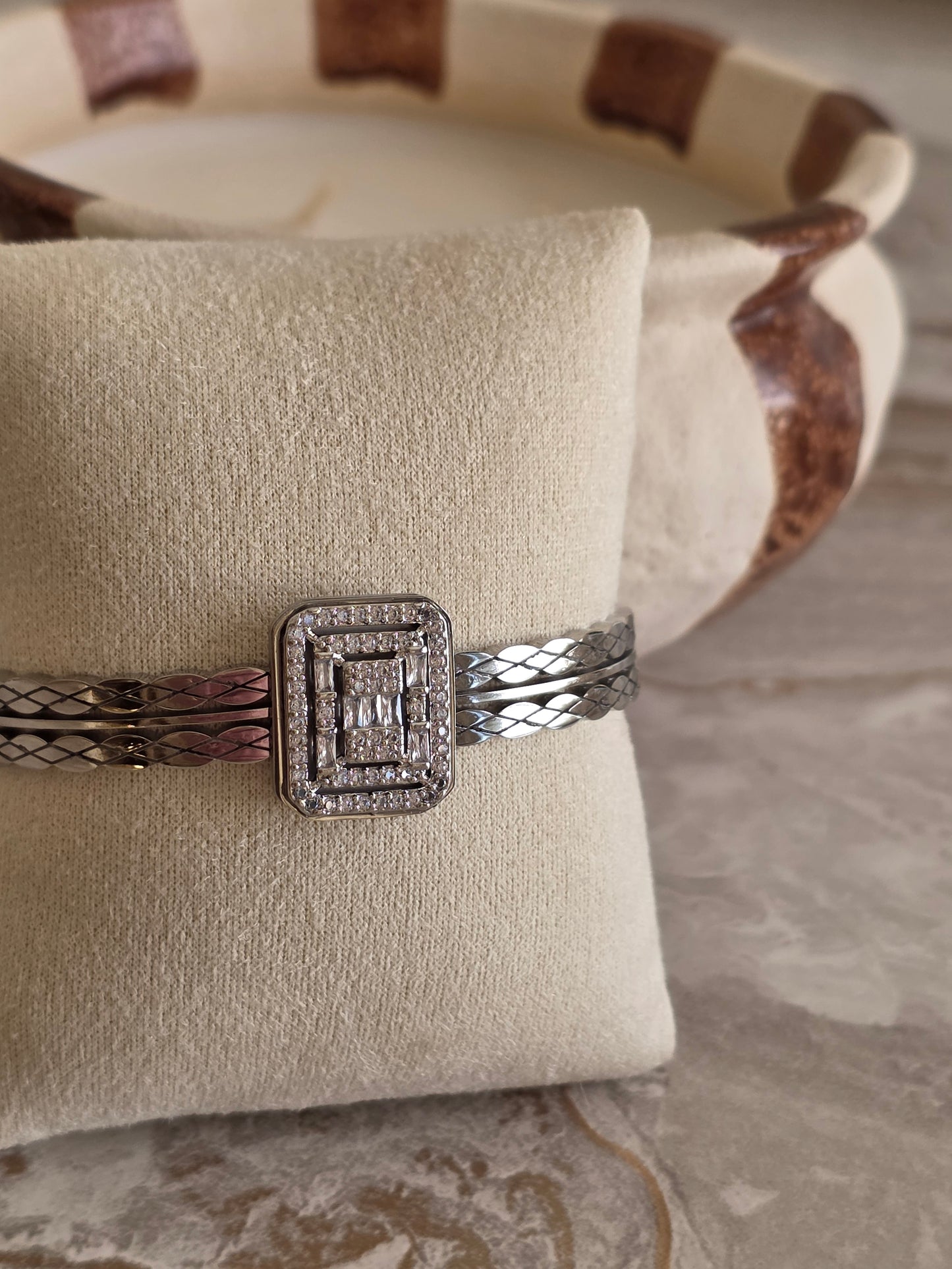AYSAR BANGLE