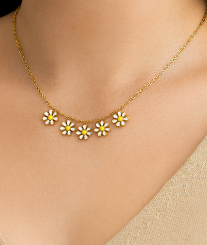 JALE DAISY FLOWER NECKLACE