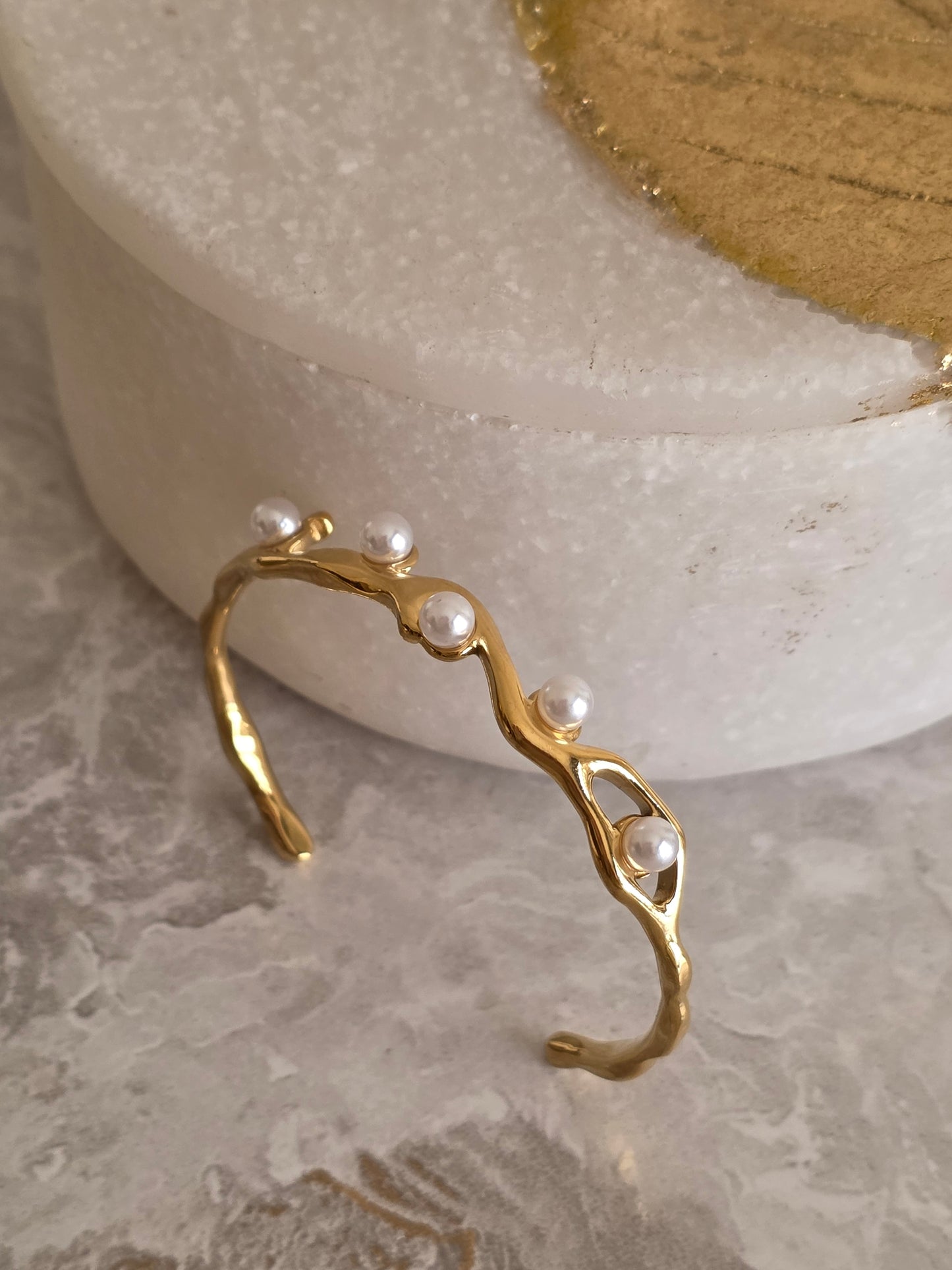 ILAY PEARL CUFF BANGLE