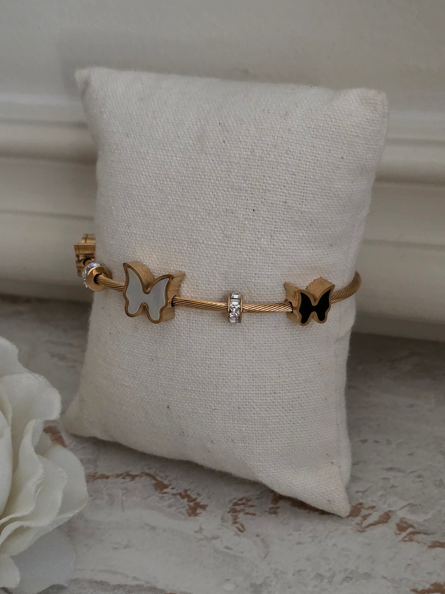 FERA BUTTERFLY BANGLE
