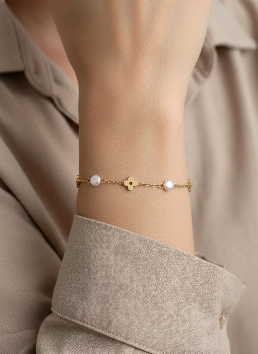 CARIA PEARL CLOVER BRACELET