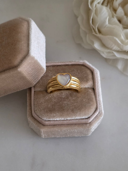 Gold heart ring