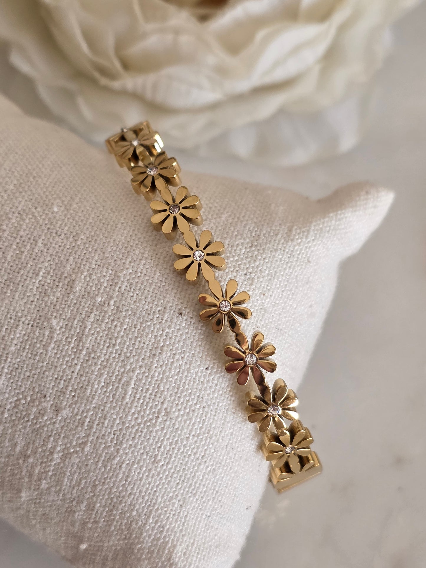 SEV FLOWER BANGLE