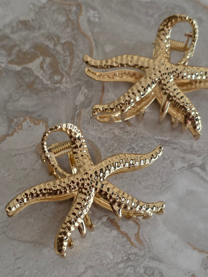GOLDEN STARFISH HAIR CLAW