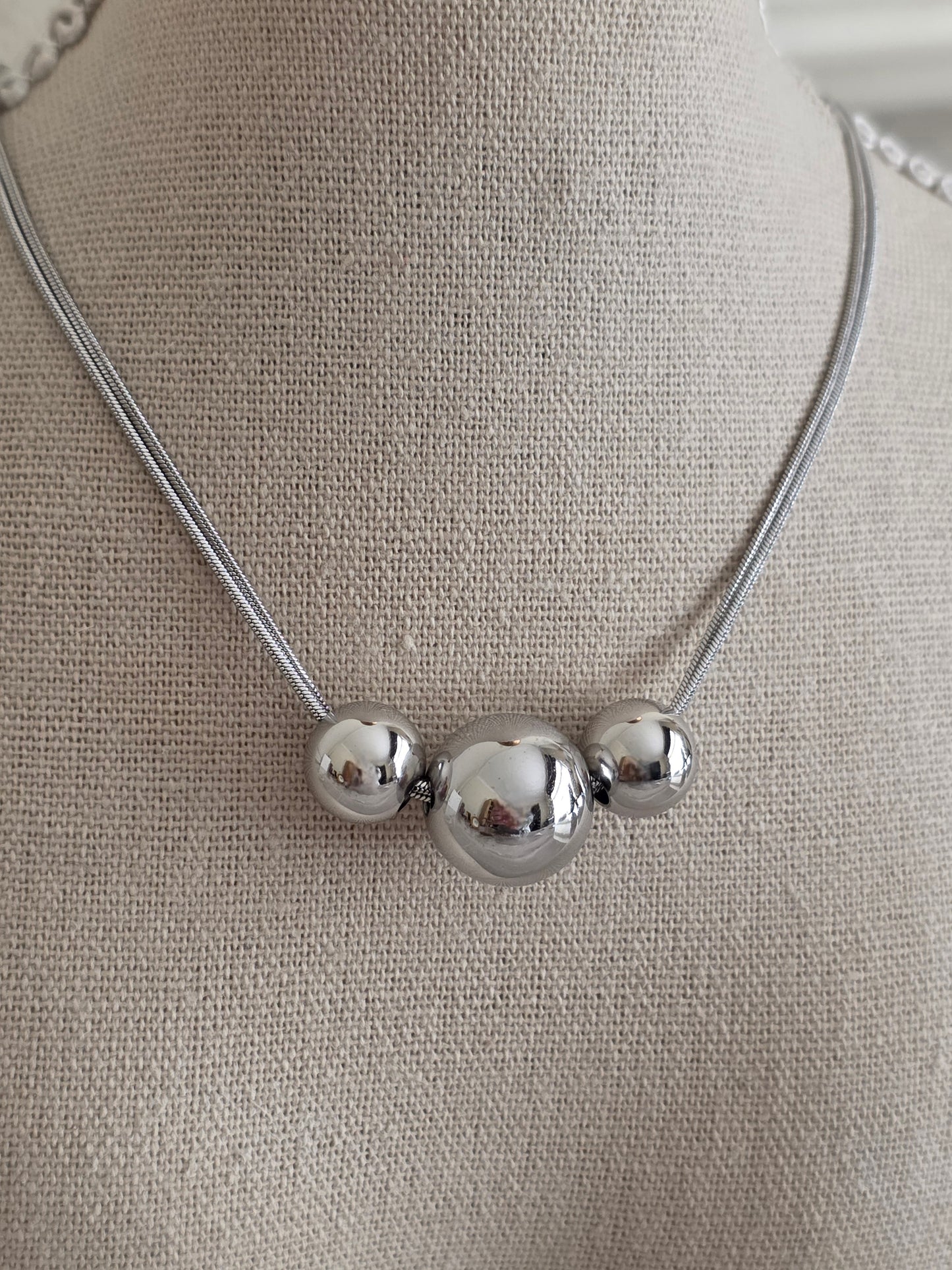 LIA BALL NECKLACE SILVER