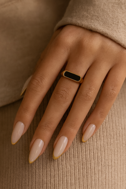 MAYAR BLACK SHELL RING