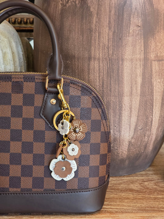 PRETTY FLOWER KEYCHAIN