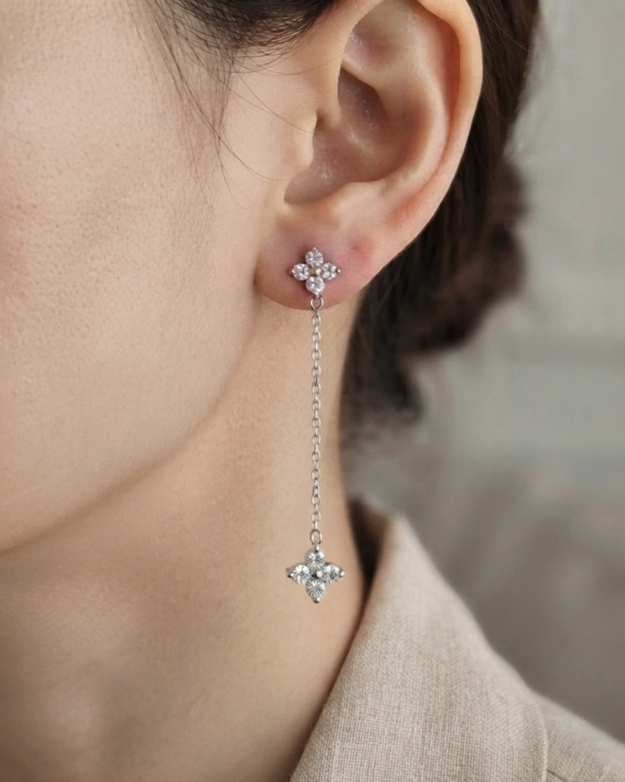 MIA LONG CLOVER EARRINGS SILVER
