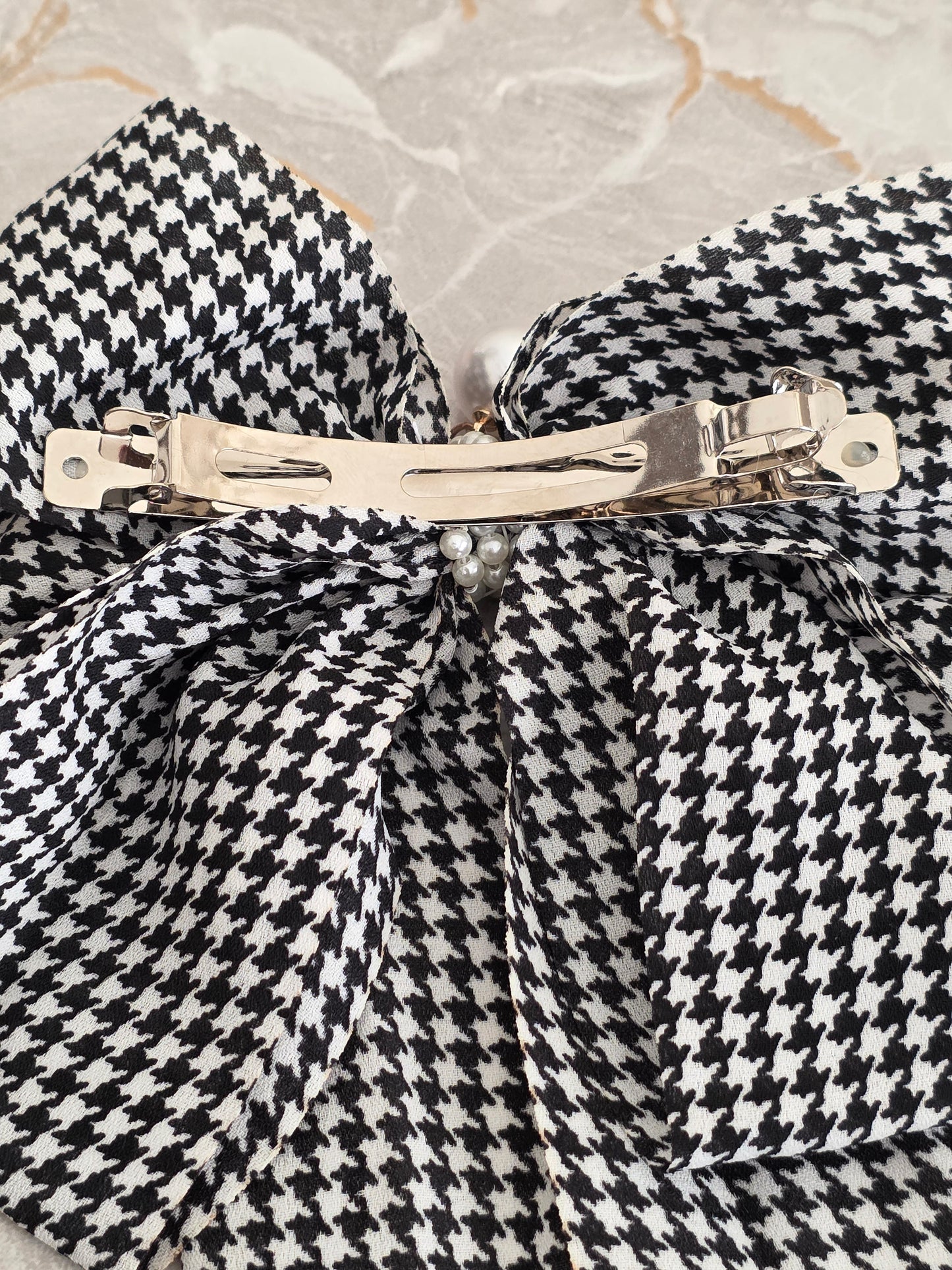 CHIC PEARLY HAIR CLIP
