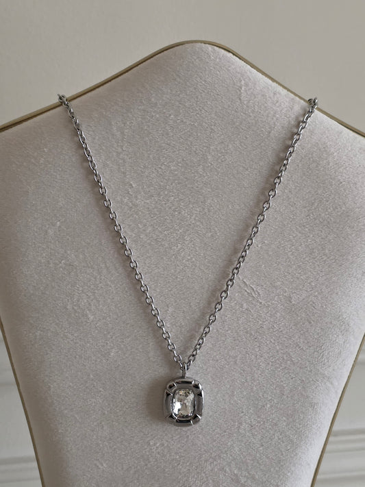 Silver ling Crystal necklace