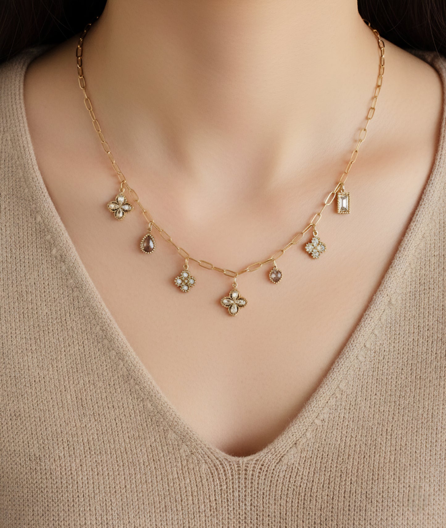 RIHANA CLOVER CHARM NECKLACE