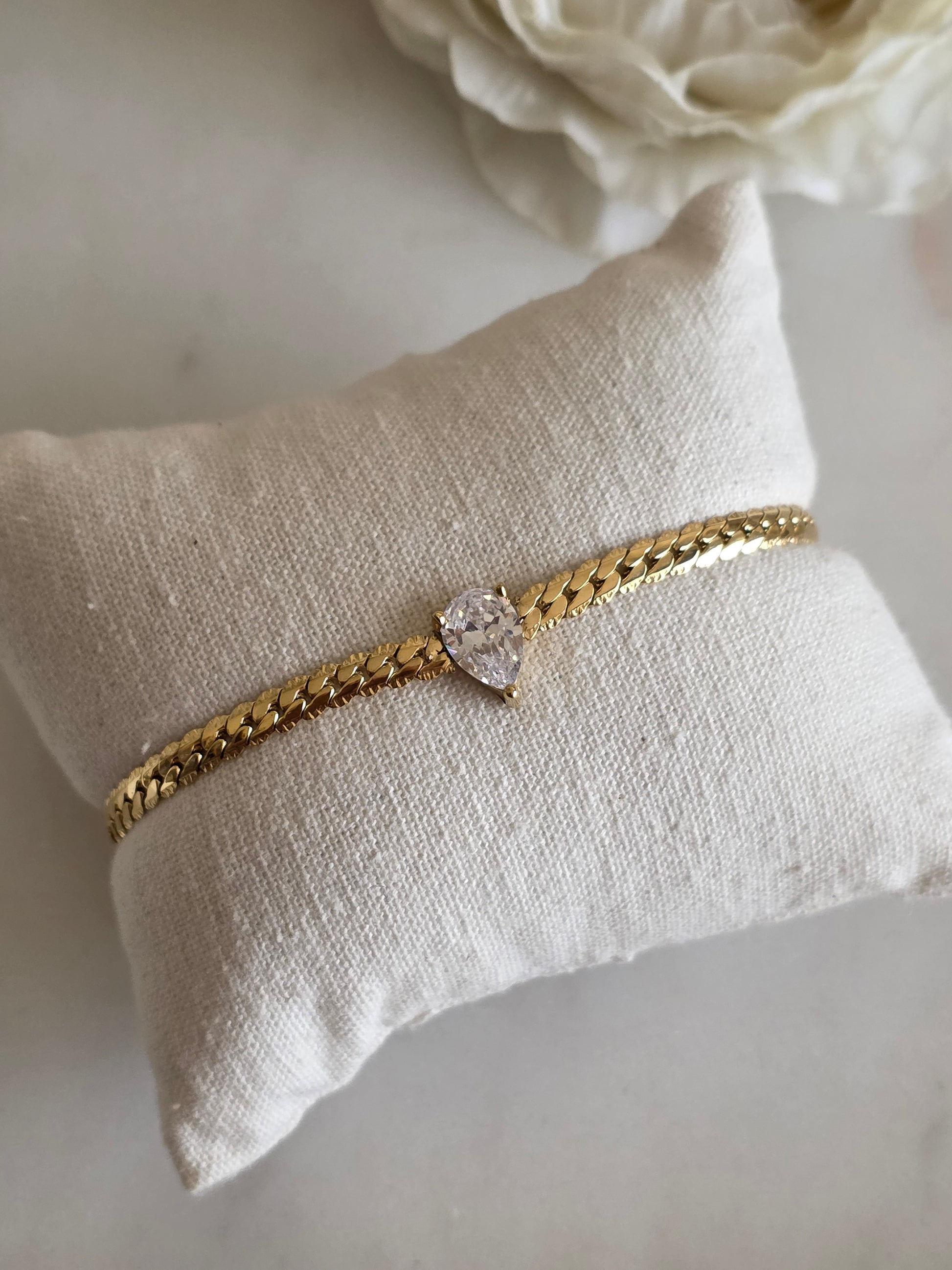 Gold cubic zirconia tear drop bracelet 