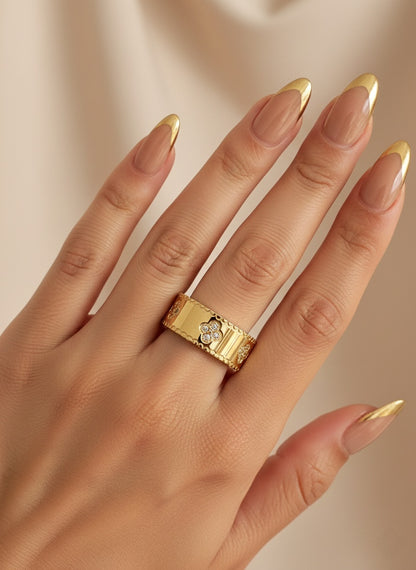 ZUHRI CLOVER RING
