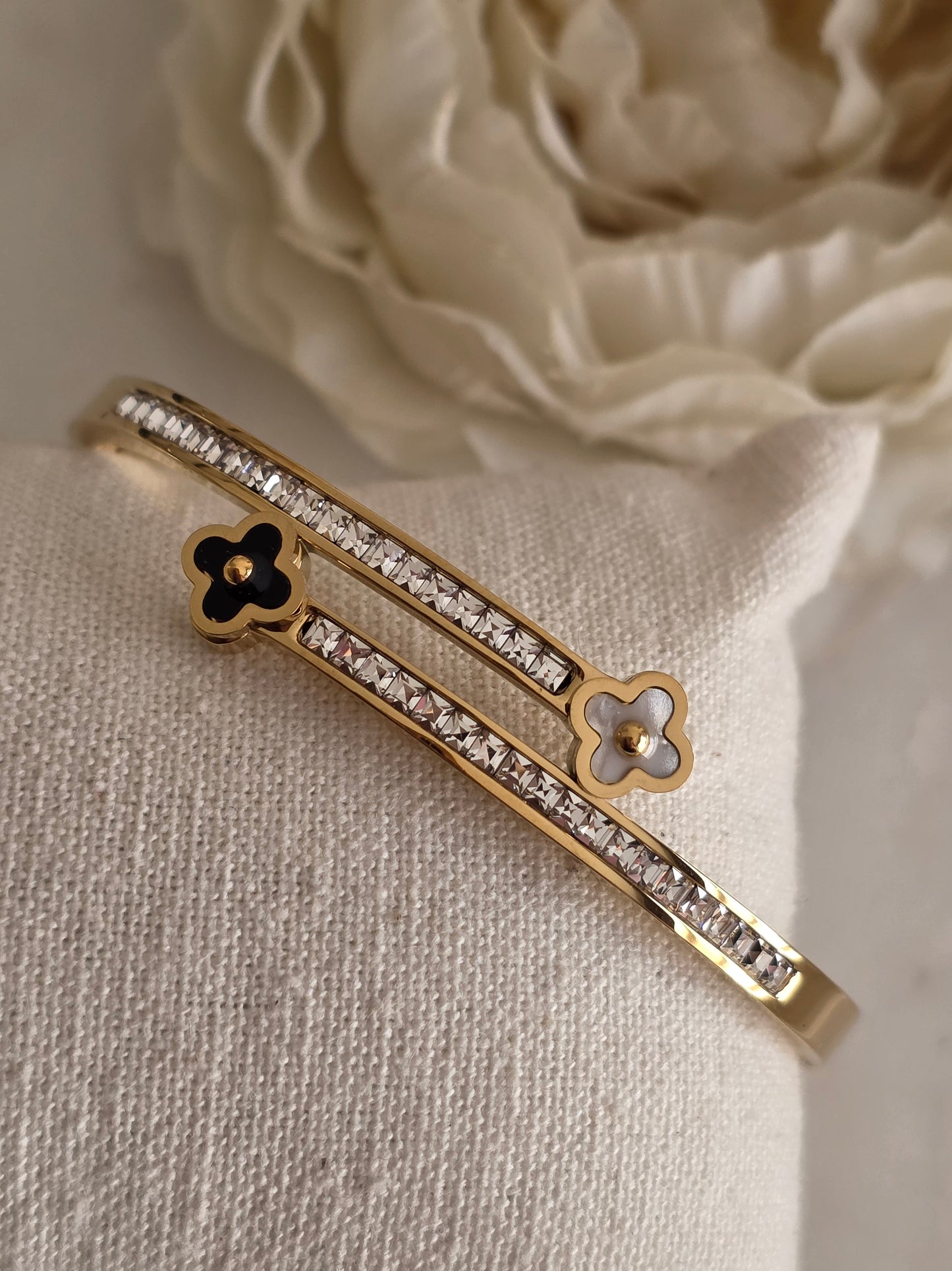 ASHIRA CLOVER BANGLE