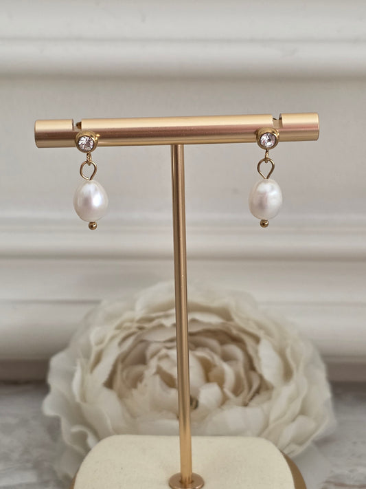 Pearl drop earrings