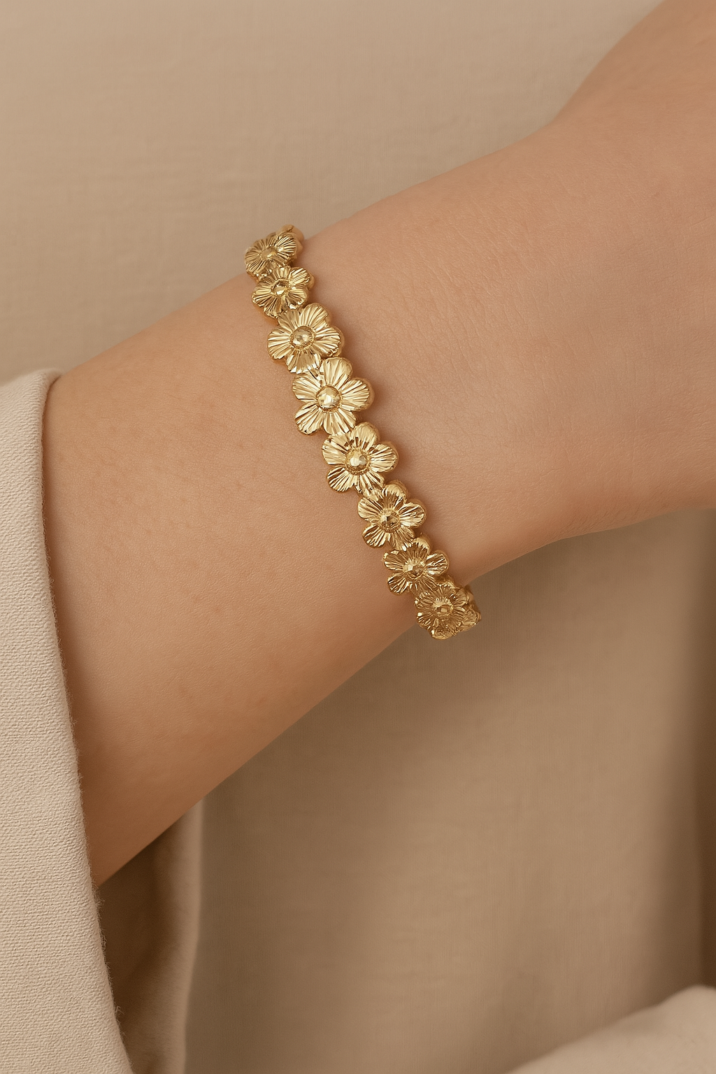 KERAN FLOWER BANGLE