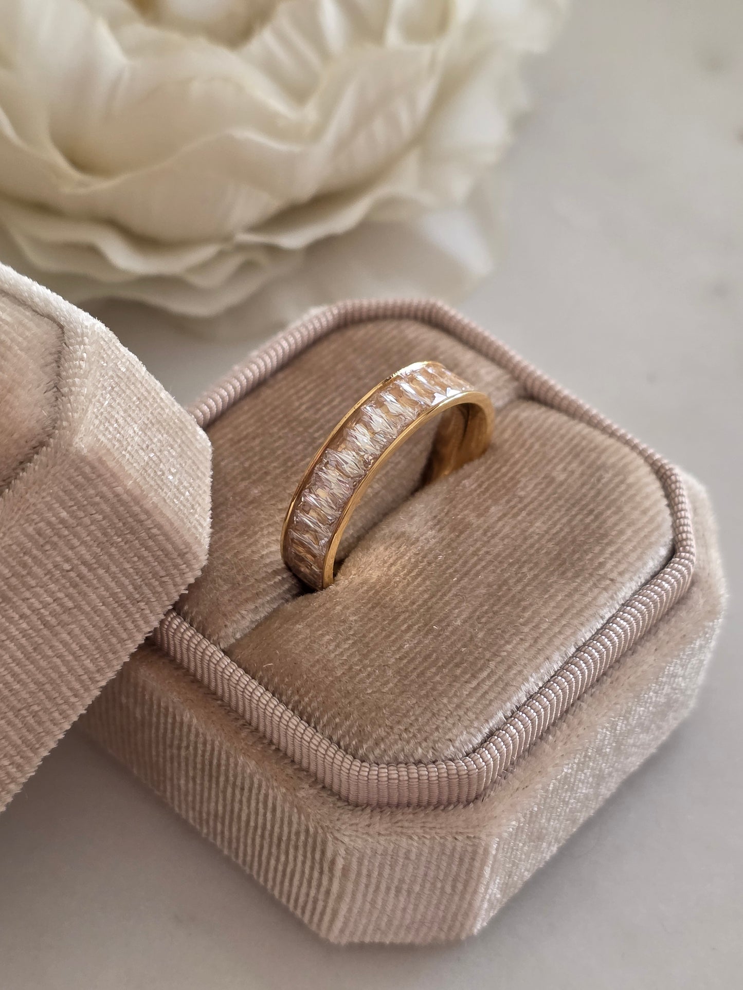 AMILIA RING