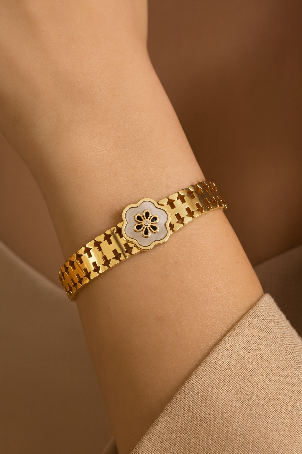 KLARA FLOWER BANGLE
