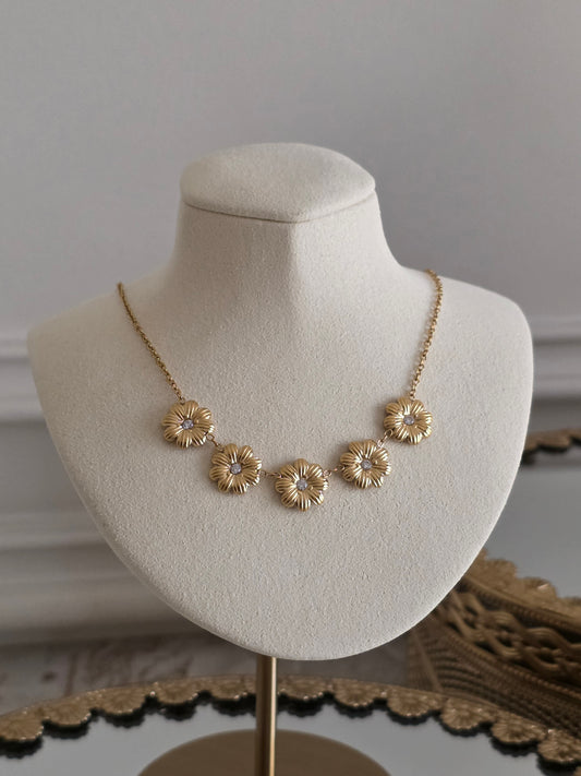 Gold flower necklace 