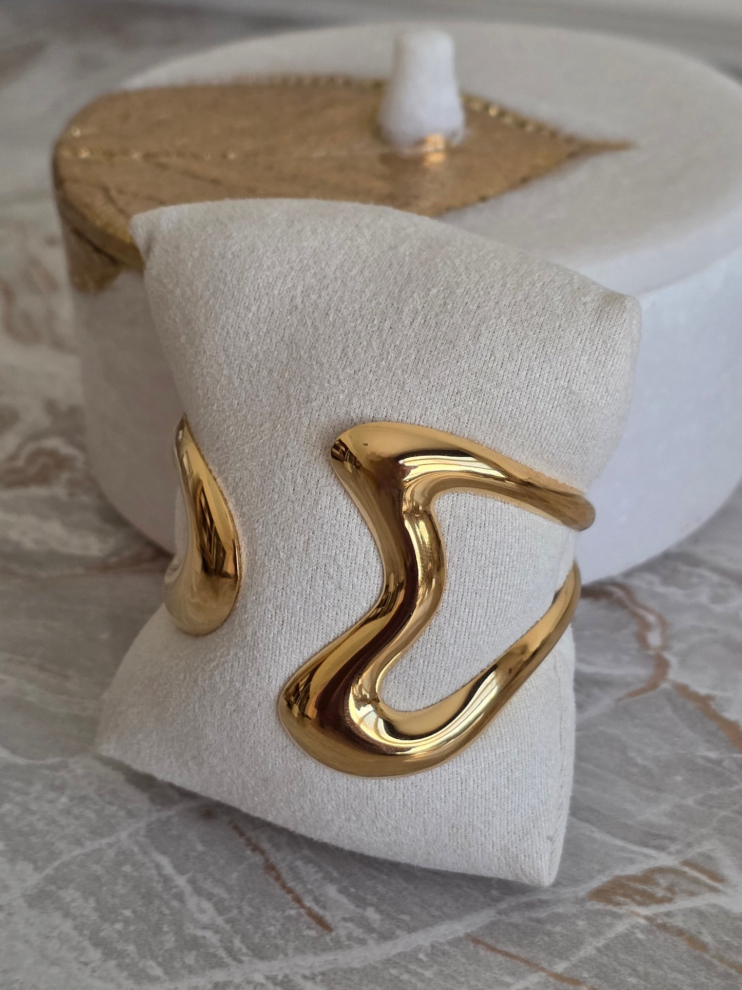 NABILA CUFF BANGLE