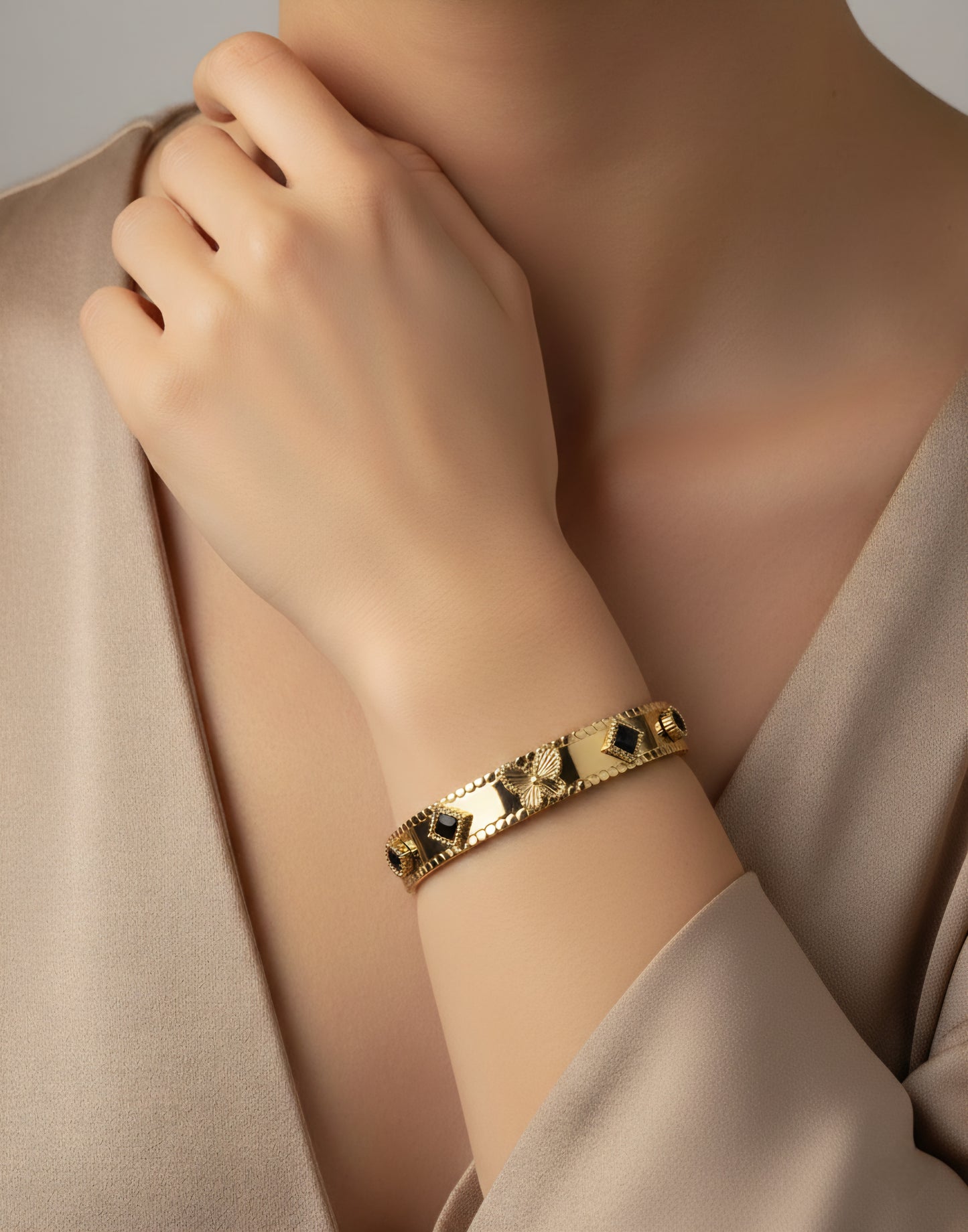 CEREN BUTTERFLY BANGLE