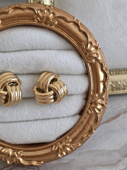 Gold knot earrings