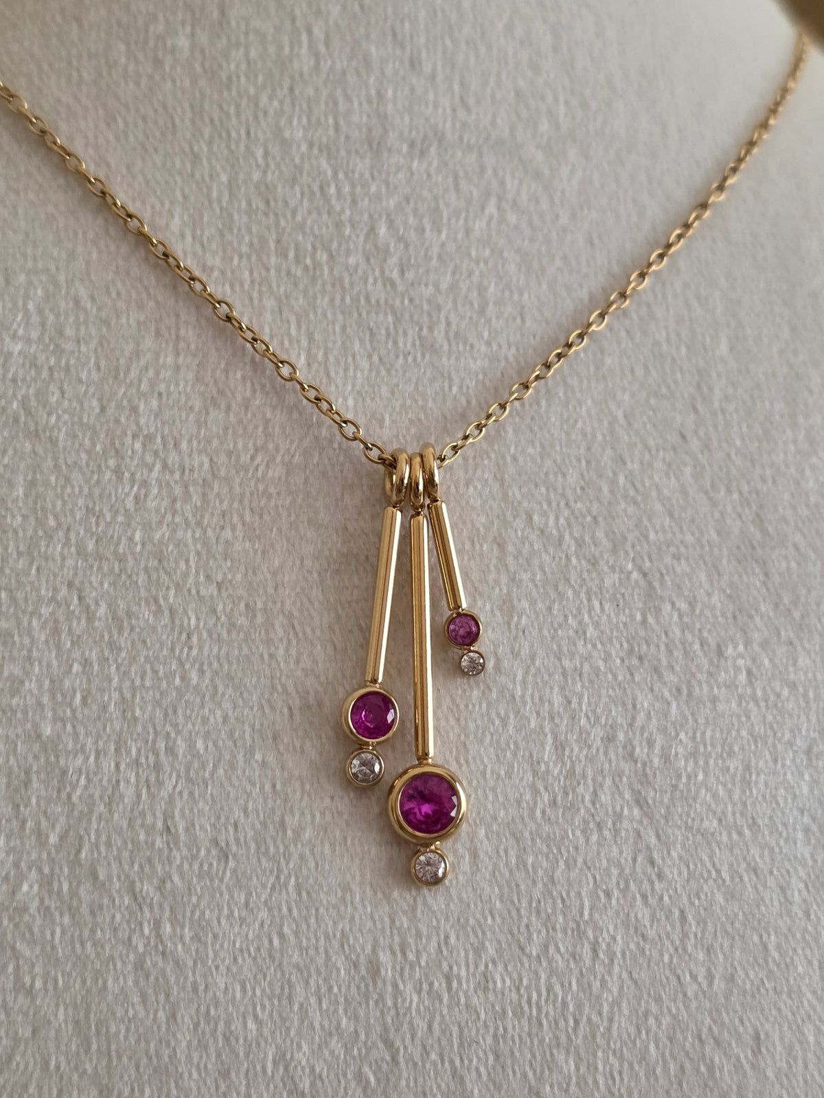 ALIYNA PINK NECKLACE