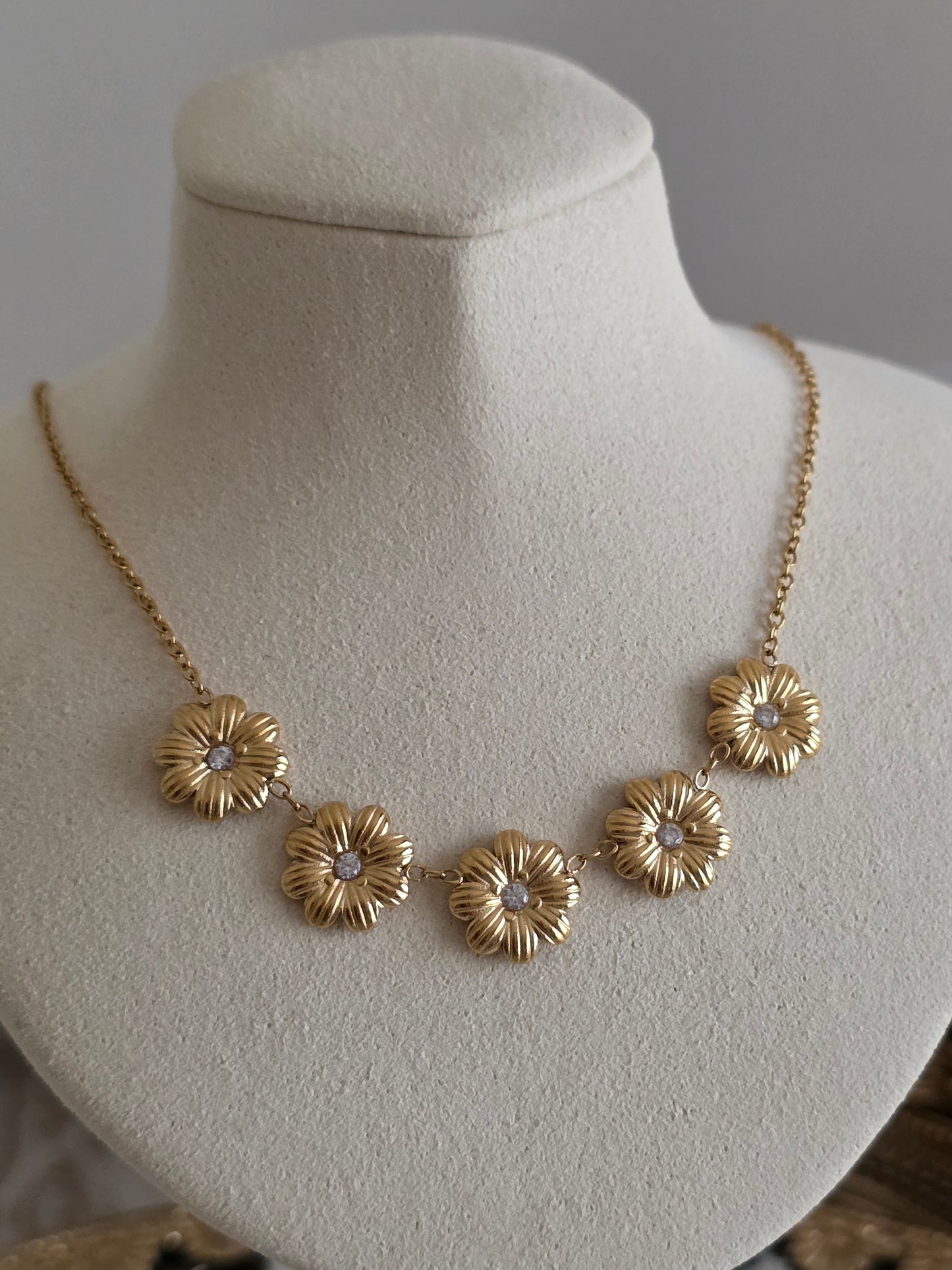 ETERNAL FLOWER GRACE NECKLACE