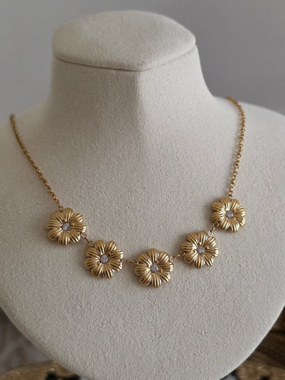 ETERNAL FLOWER GRACE NECKLACE