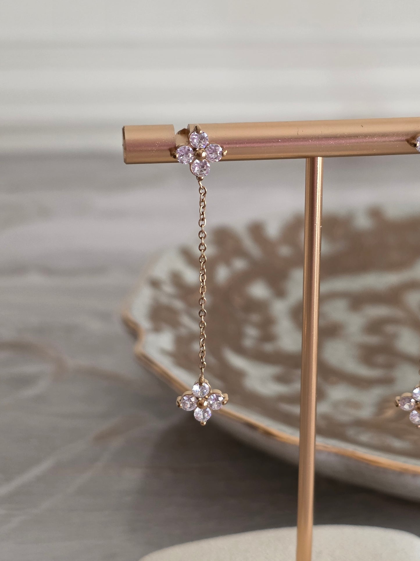 MIA LONG CLOVER EARRINGS