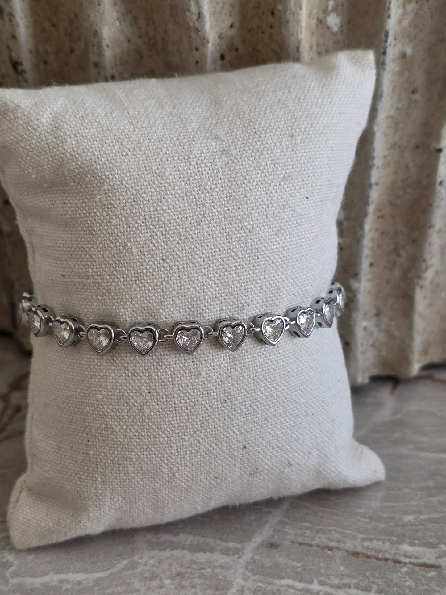 NESIL HEART TENNIS BRACELET SILVER